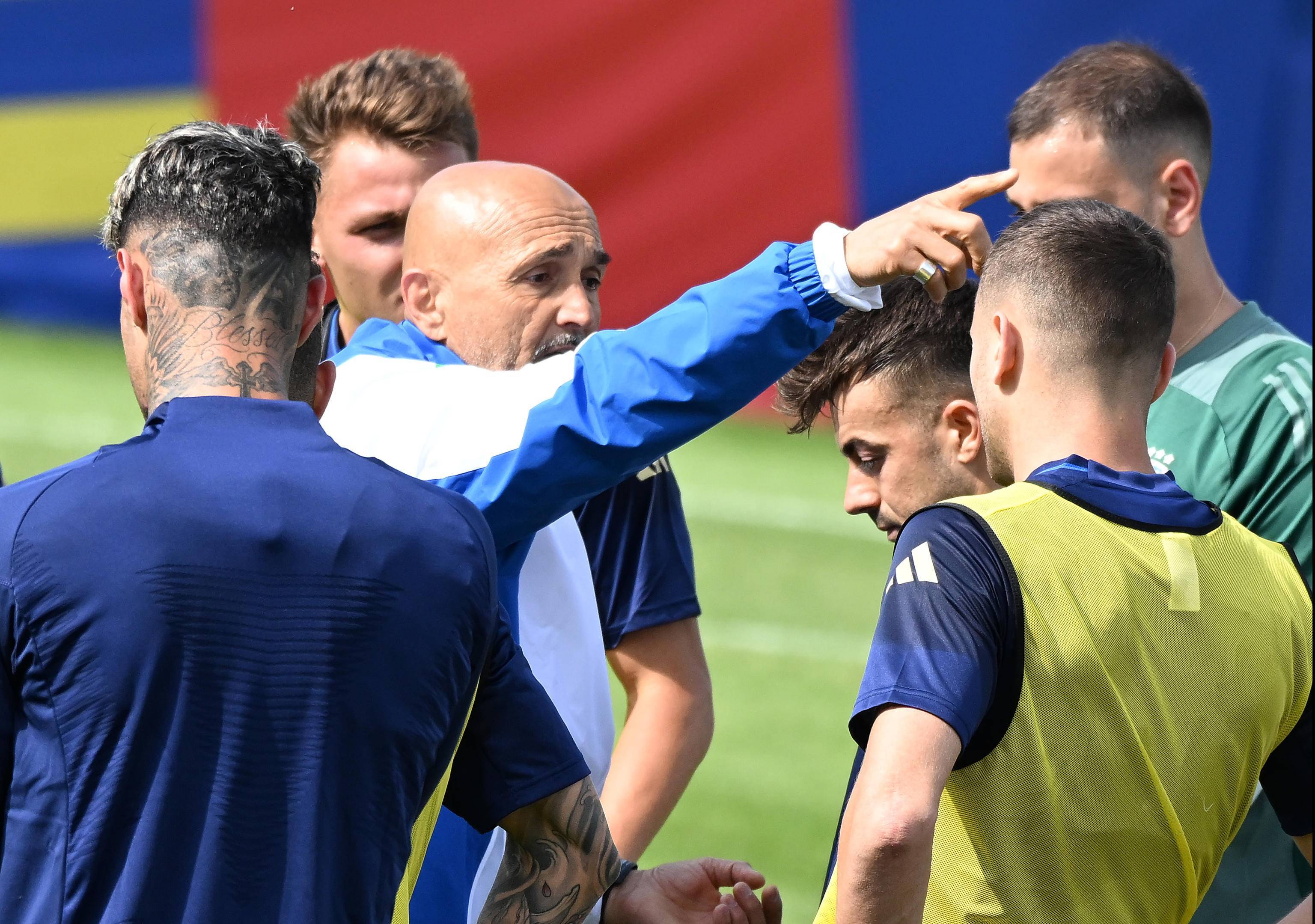 崭露头角!欧洲国家足球队备战备战的简单介绍 崭露头角!欧洲国家足球队备战备战的简单介绍