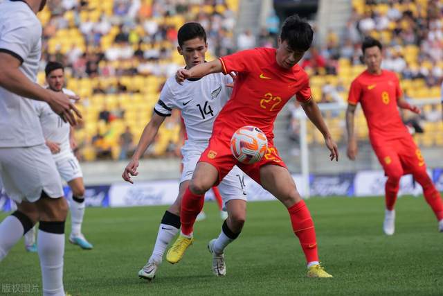 中国足球队在比赛中展现出色防守战术 中国足球队在比赛中展现出色防守战术