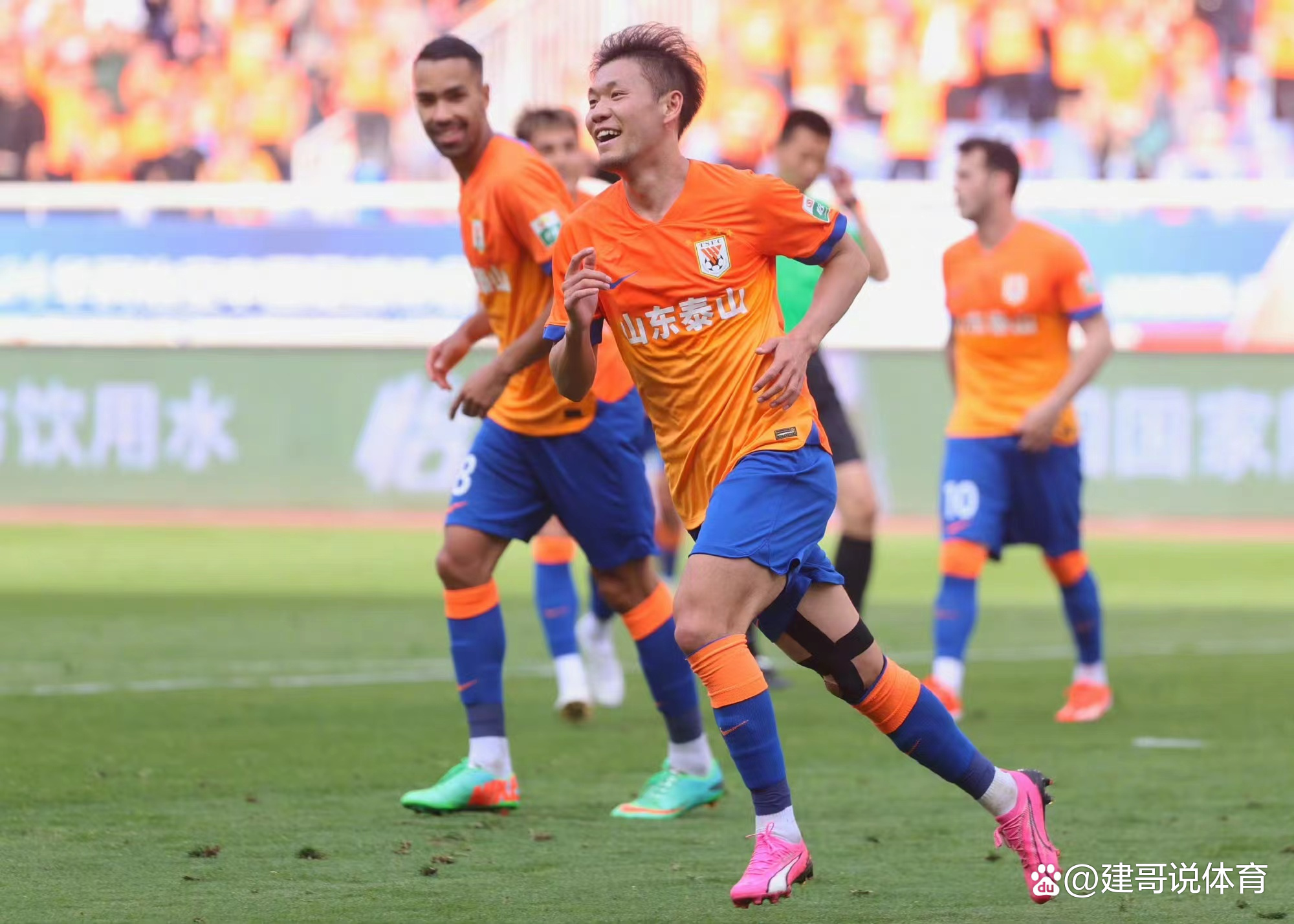 传中助攻成为制胜法宝,助球队夺得胜利的简单介绍 传中助攻成为制胜法宝,助球队夺得胜利的简单介绍