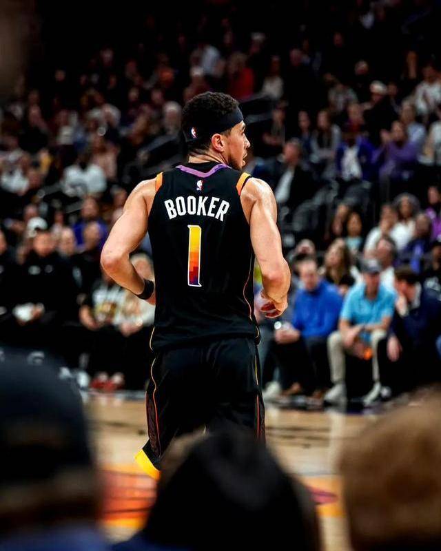 马刺队球员集体爆发,助球队赢得关键比赛 马刺队球员集体爆发,助球队赢得关键比赛