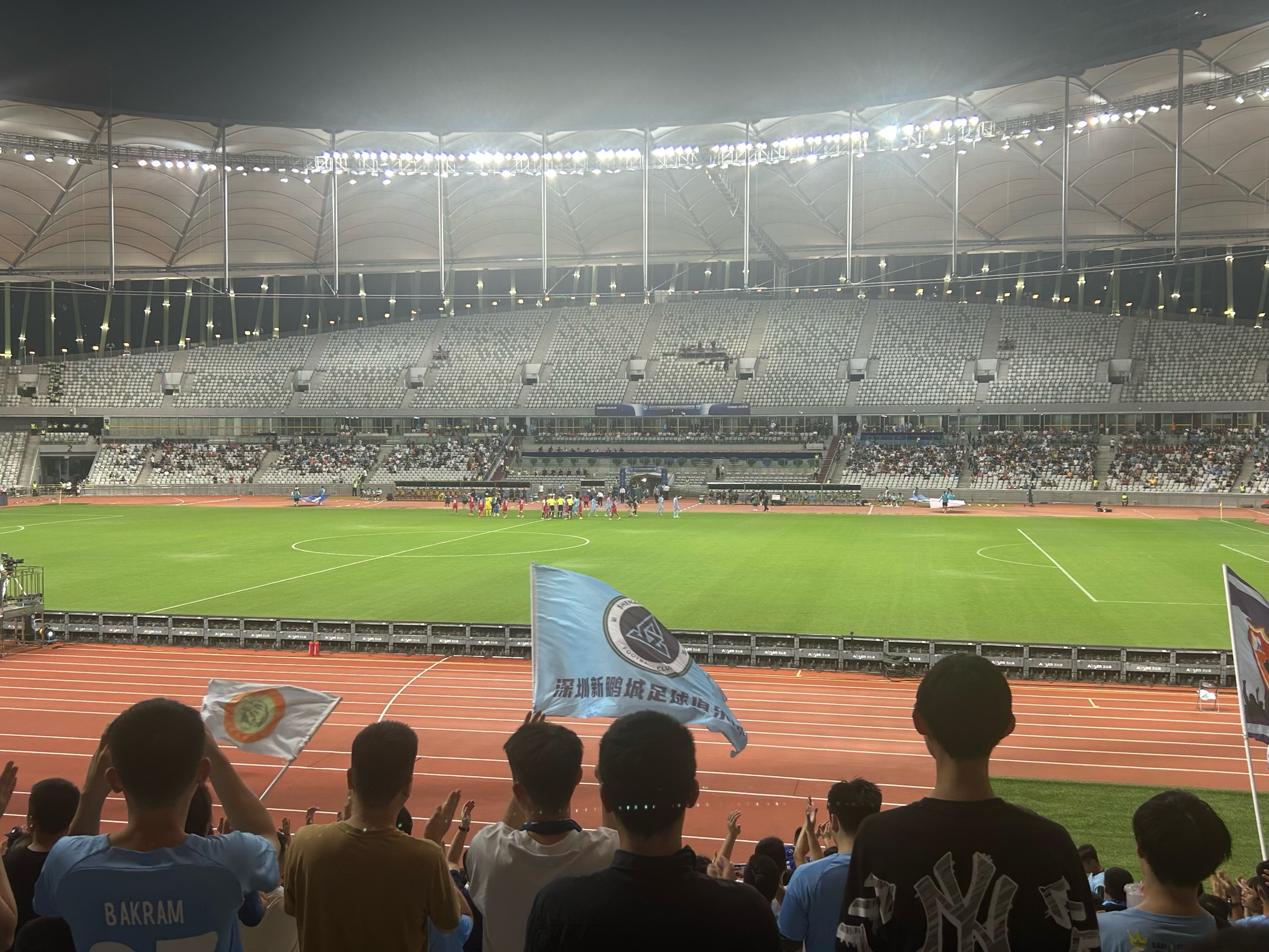 开云下载-火爆现场气氛热烈，球场上演惊险一幕的简单介绍