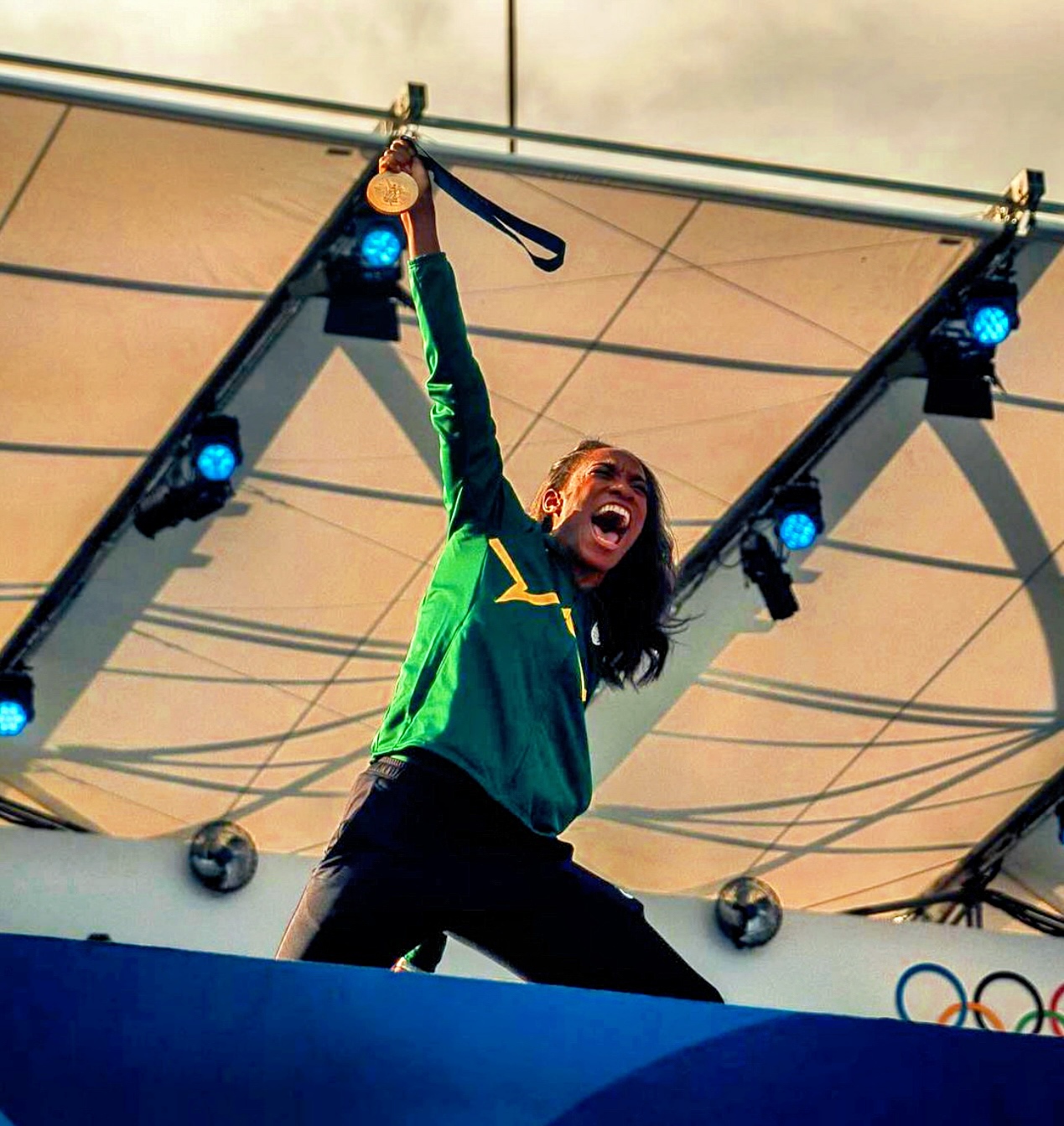 包含拉脱维亚运动员引人瞩目,登顶巅峰的词条 包含拉脱维亚运动员引人瞩目,登顶巅峰的词条