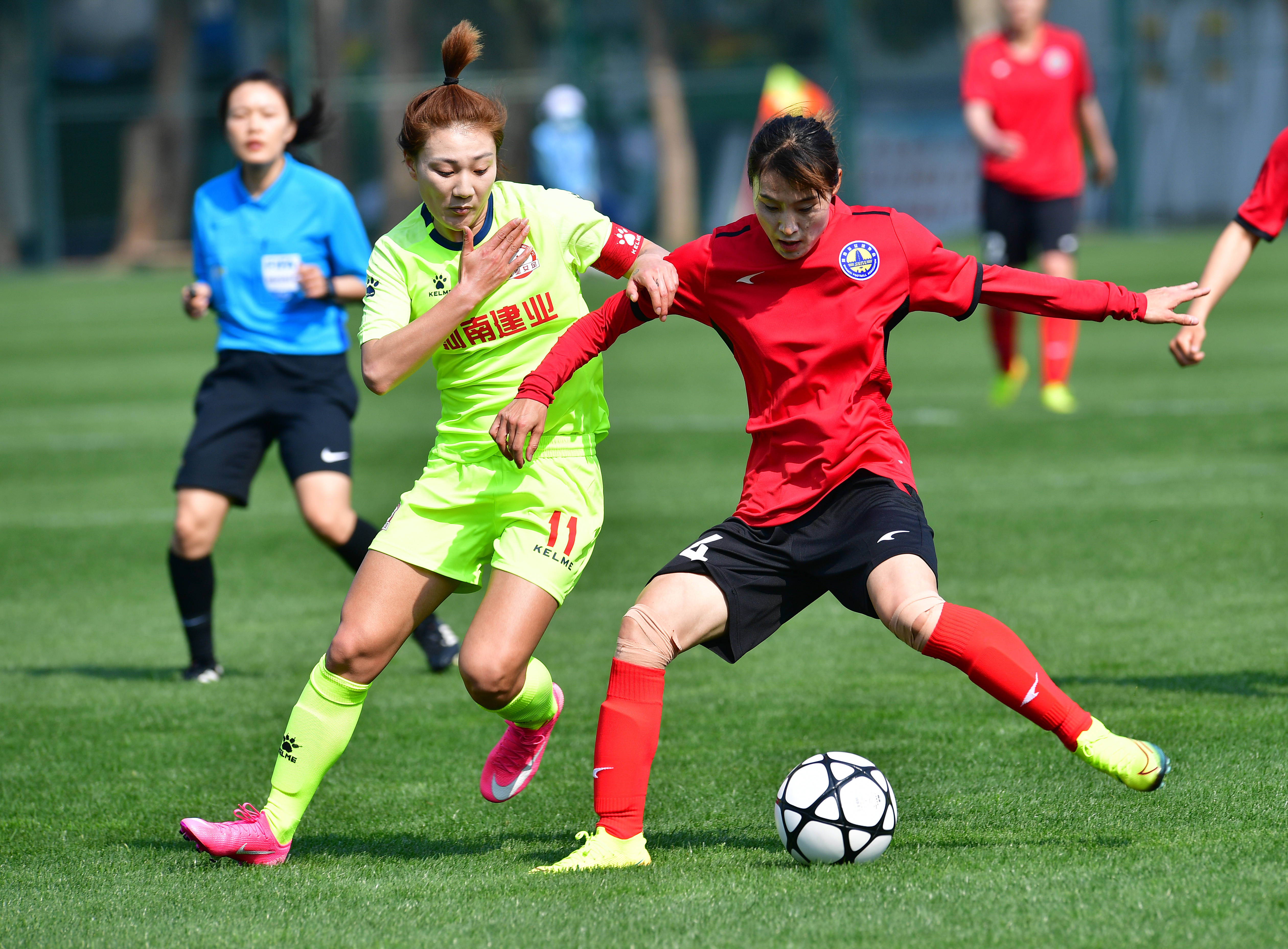 精彩比赛,女足队员表现出色 精彩比赛,女足队员表现出色