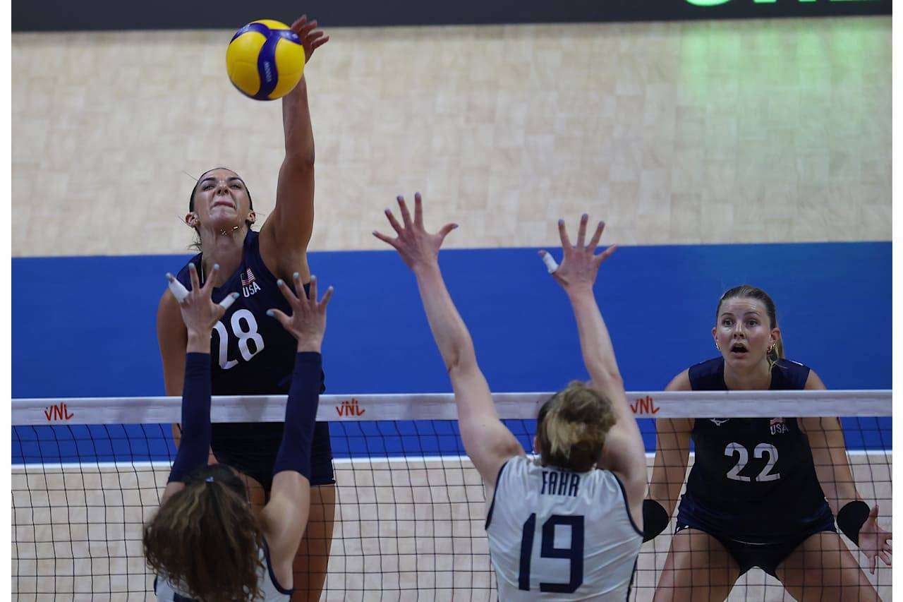 澳大利亚女排大战巴西,收获胜利 澳大利亚女排大战巴西,收获胜利