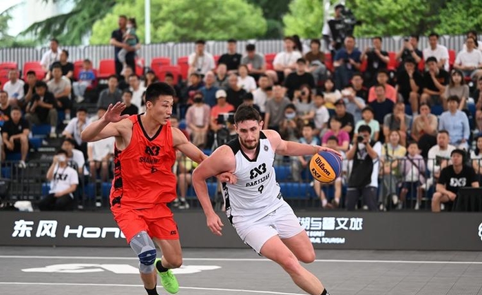 开云体育平台APP-波尔多客场逆袭，收获关键胜利