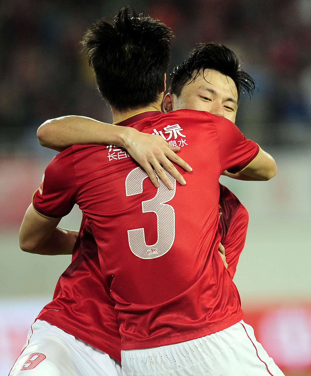 包含力挽狂澜！球队逆转胜利锁定重要胜局的词条