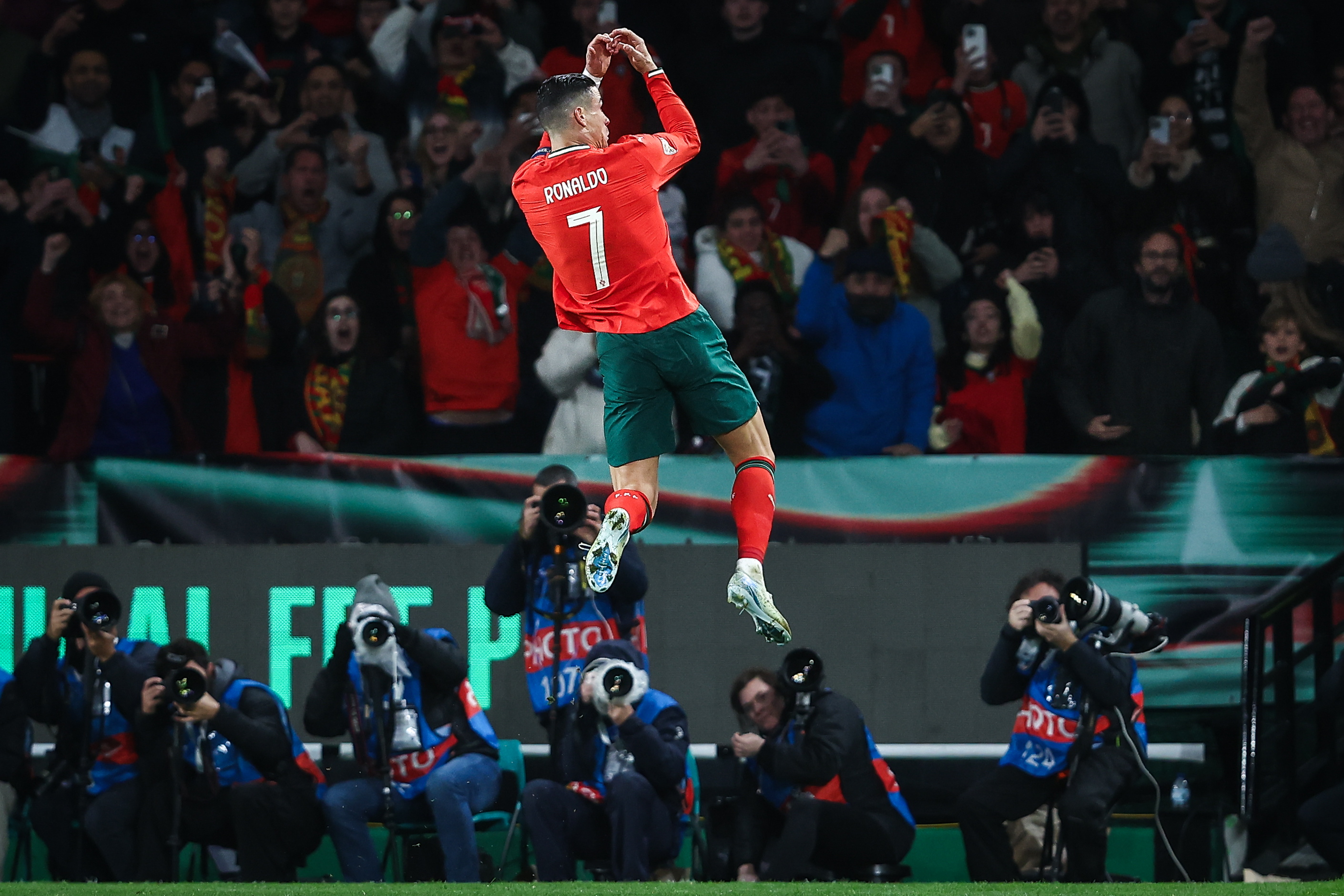 开云体育入口-雄霸欧预赛舞台，国家队力争晋级欧洲杯的简单介绍