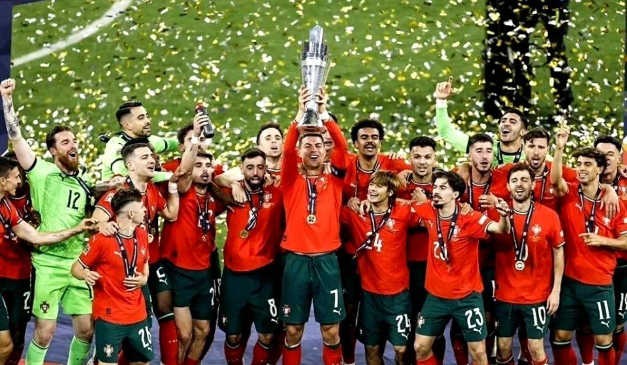 球队备战欧联杯决赛,冲击冠军 球队备战欧联杯决赛,冲击冠军