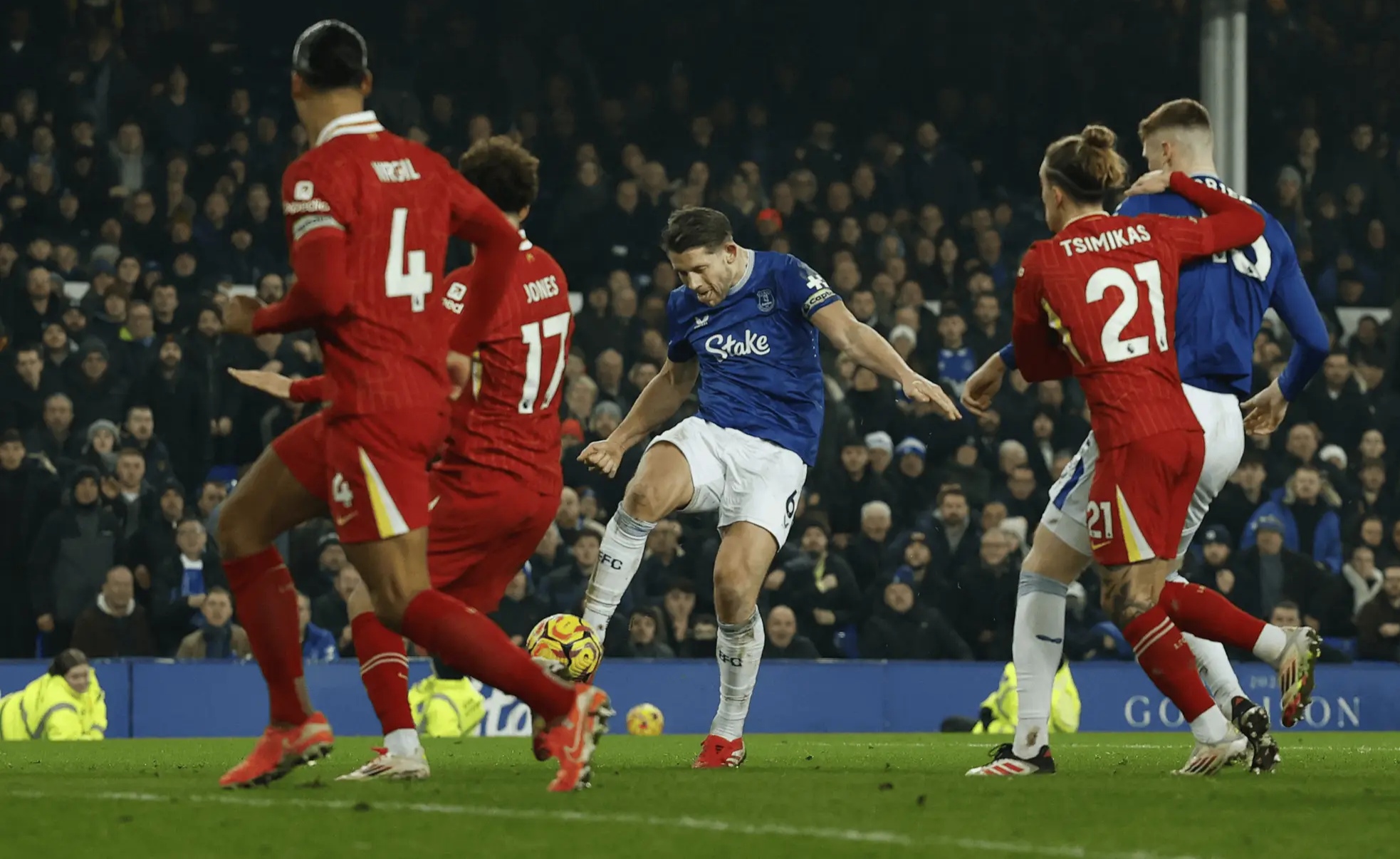 -埃弗顿客场绝杀利物浦，领先积分榜追赶者的简单介绍