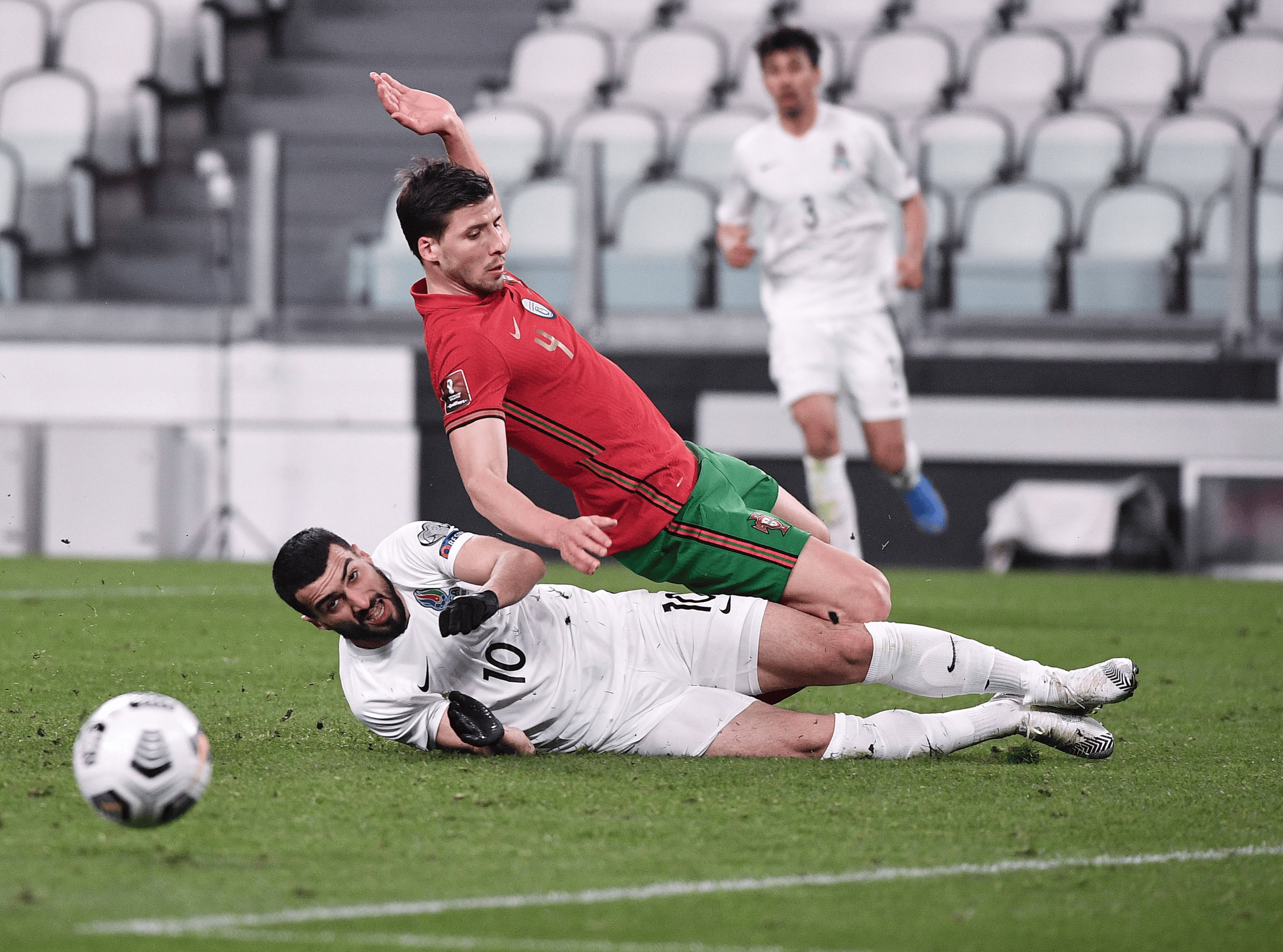 开云体育中国-欧国联赛中球员们闪耀赛场，为球队赢得胜利的简单介绍