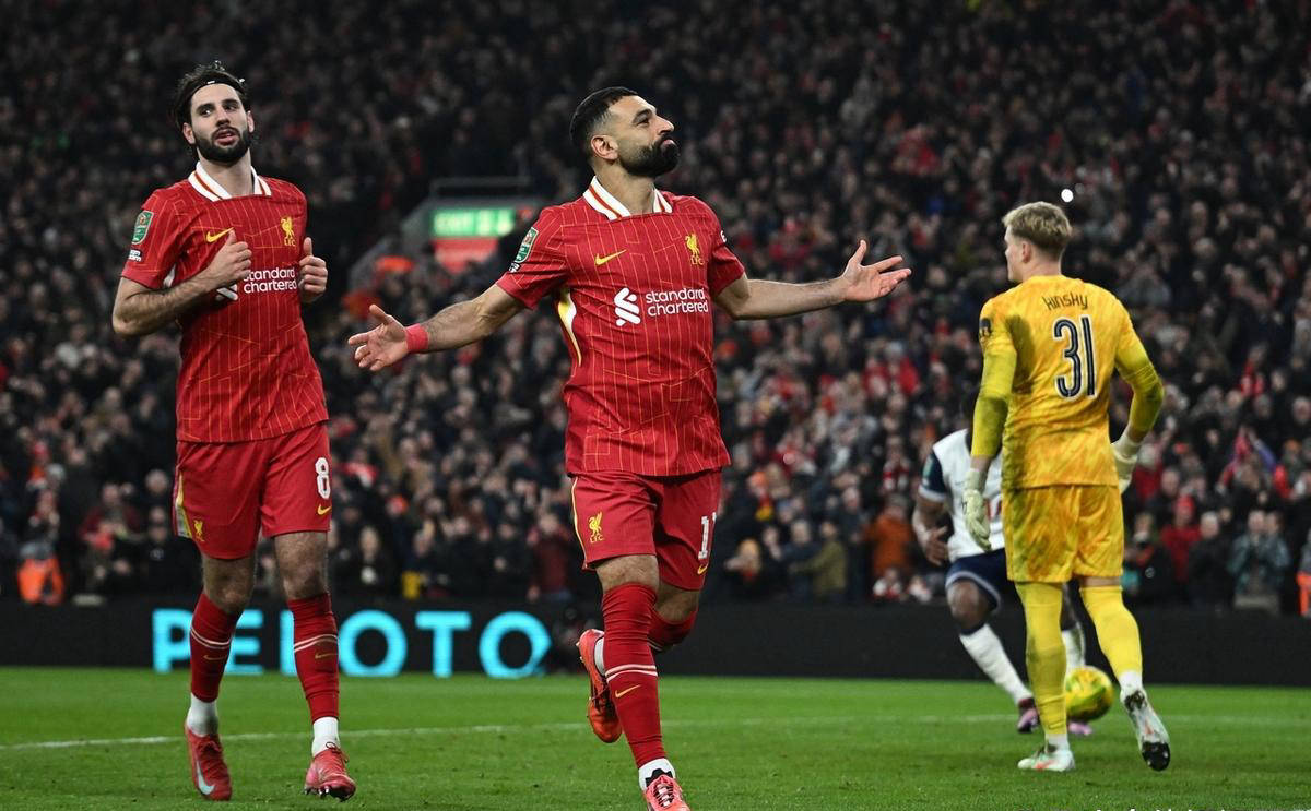 包含利物浦队以大比分胜出，成功晋级欧洲俱乐部比赛四分之一决赛的词条