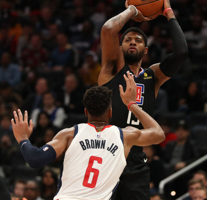 快船逆转马刺,哈雷尔砍下28分 快船逆转马刺,哈雷尔砍下28分