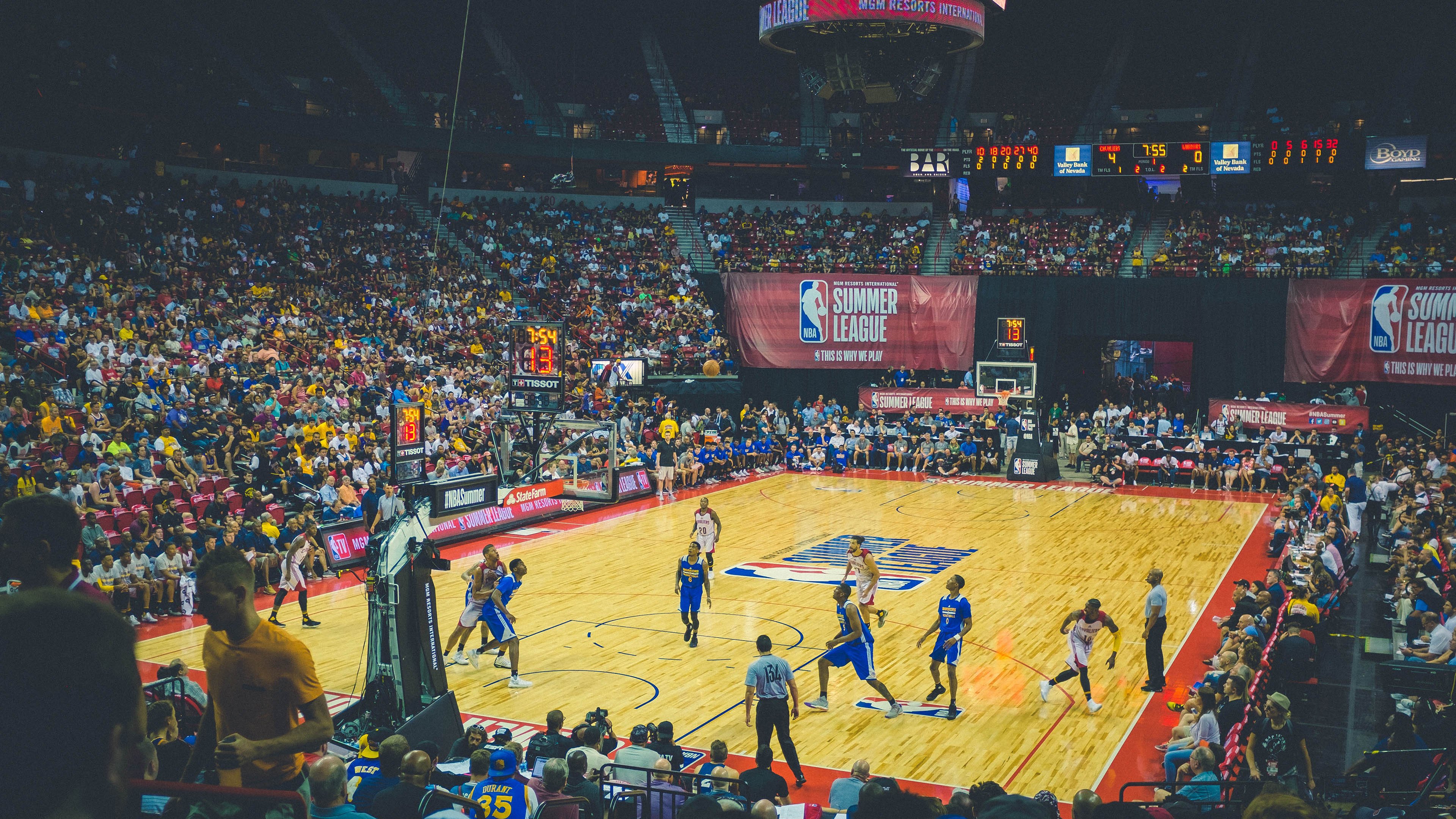 范弗利特驱动转换风暴，湖人单节爆发降服魔术