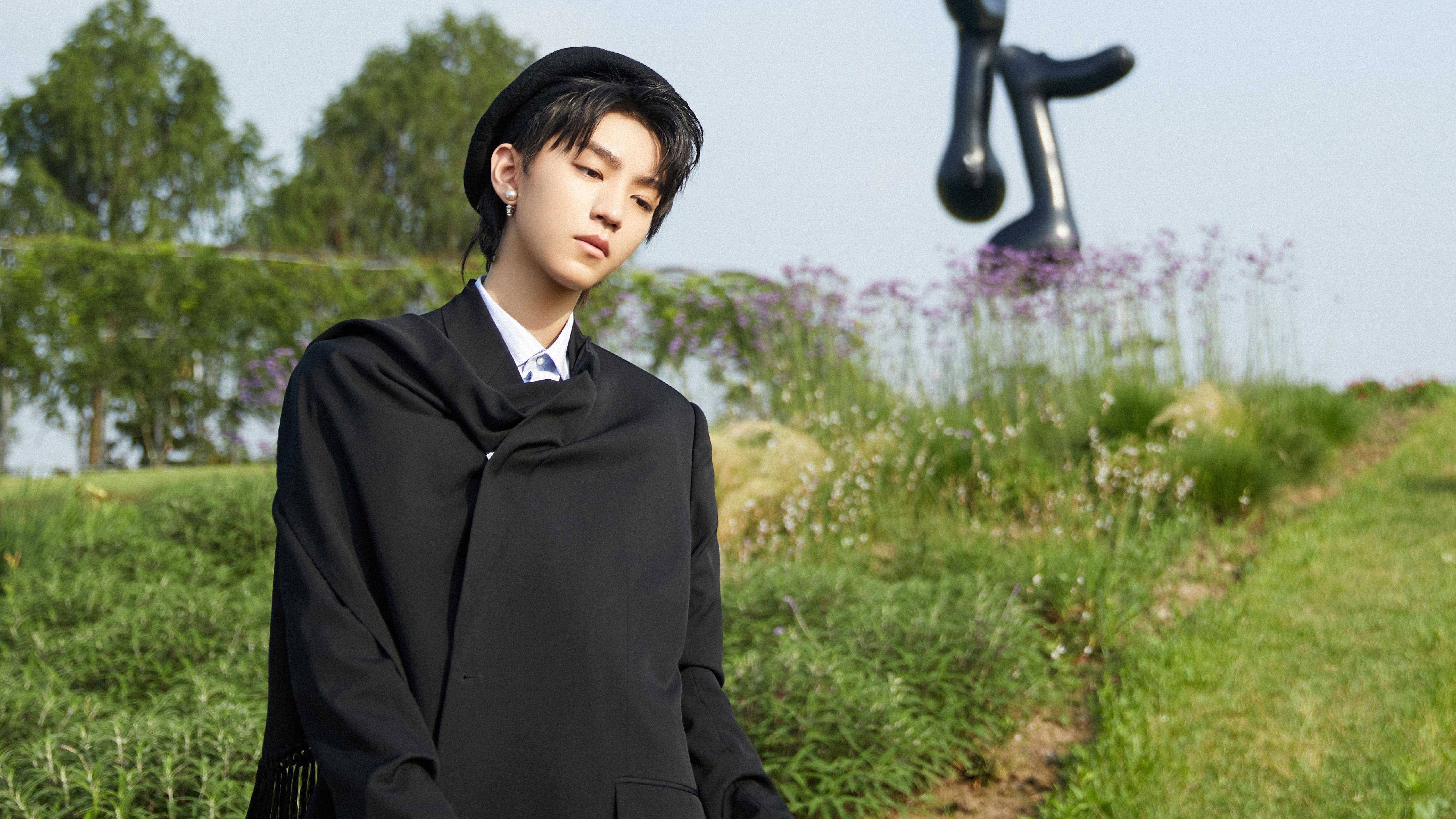 赛场双雄，新疆加时克狼群，浓眉季后展神威