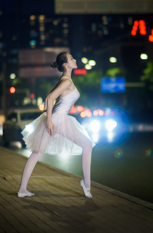 跨洲际篮球之夜,猛龙体系完胜上海,西甲德比布伦森闪耀