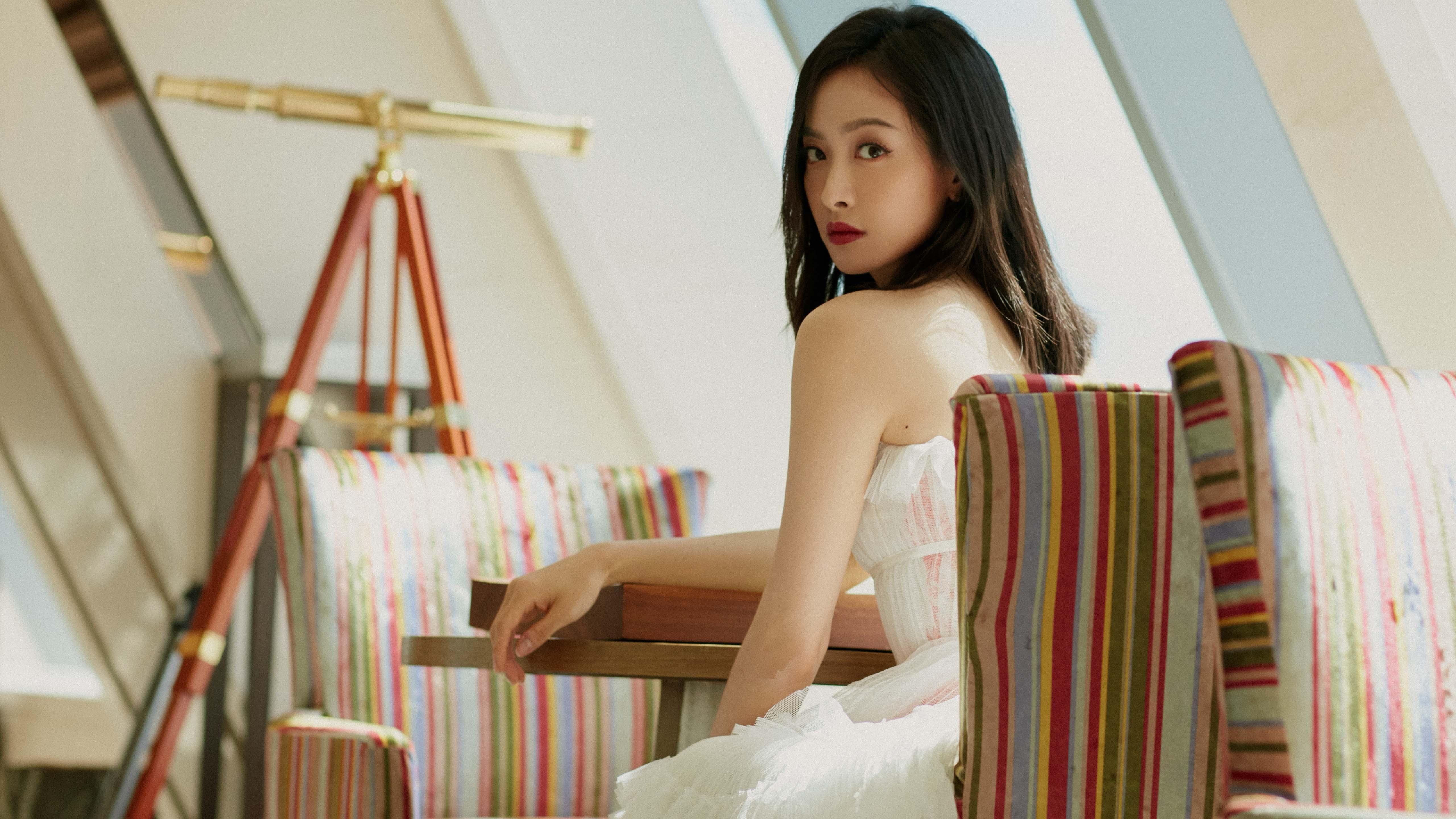 范弗利特高效带队破坚冰,老马刺逆风翻盘彰底蕴,篮球世界的新老交响曲